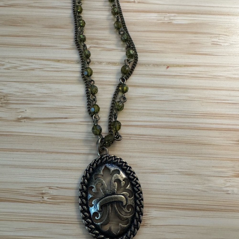 Elegant Silver and Green Pendant Necklace